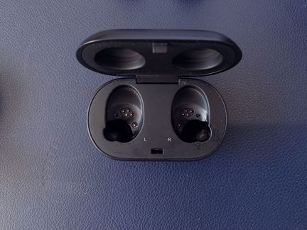 Беспроводные наушники Samsung Gear IconX (2018)