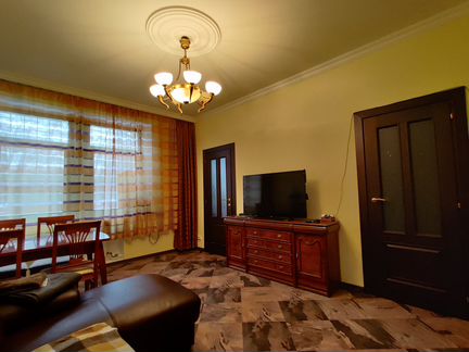 4-к квартира, 90 м², 1/4 эт.