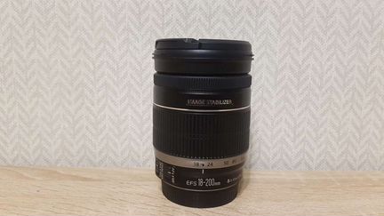 Canon EF-S 18-200mm f/3.5-5.6 IS