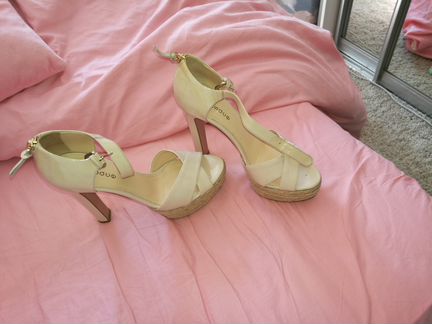 Босоножки кожа лак
