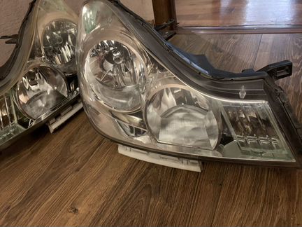 Продаю две фары на nissan wingroad y12