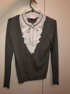 Кофта на пуговках со съемным жабо