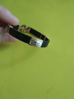 Каучуковый браслет с вставками из белого золота. Н