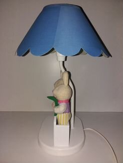 Настольная лампа в комплекте с игрушками в детскую