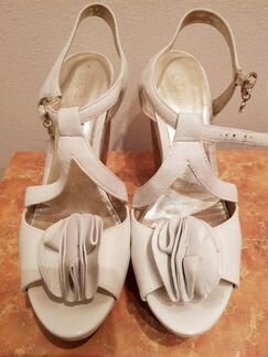 Босоножки guess