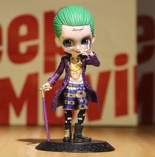 Экшн фигурка Джокер с ярко зелеными волосами