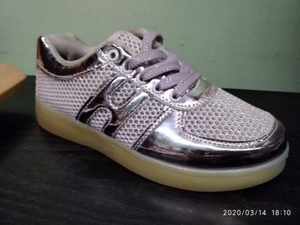 Светящиеся кроссовки с сеточкой. Серебро (32-37)