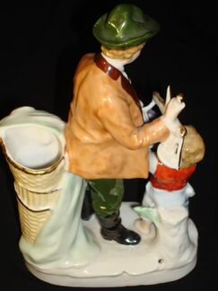 Весы.Фарфоровая статуэтка,Германия