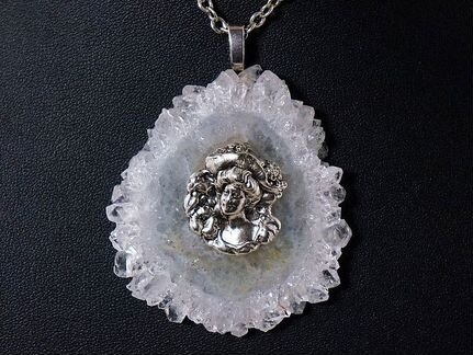 Подвеска Камея на кварцевом сталактите