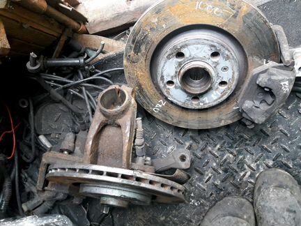 Поворотный кулак Гольф 4 Октавия