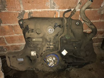 Тойота королла е180 бензобак