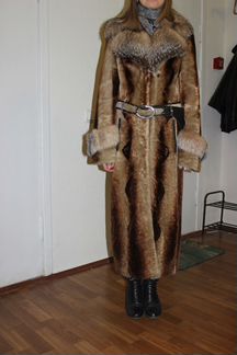 Новая мутоновая шубка богатый воротник лисы