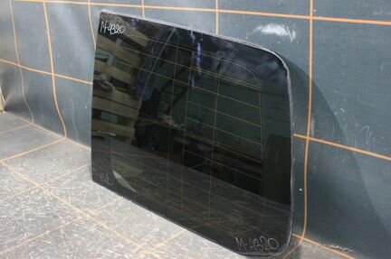 Стекло глухое- левое Toyota Land Cruiser 200