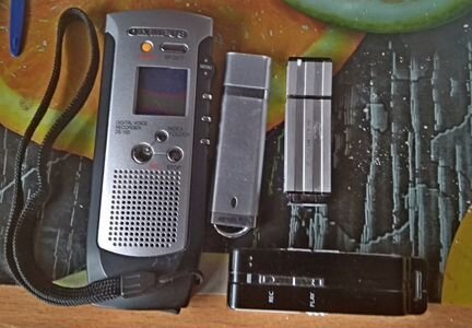 Продам/меняю диктофон, 4 телефона
