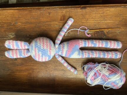 Вязаный зайка, ручная работа