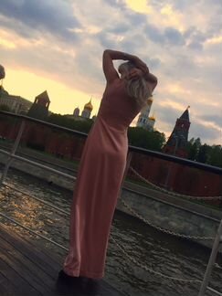 Вечернее платье пудрового цвета