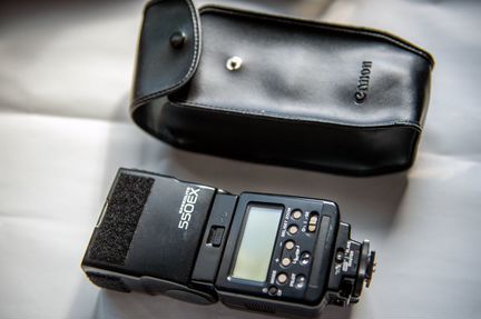 Вспышка Canon Speedlight 550 EX