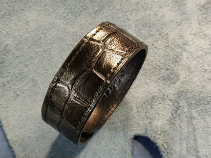 Браслет из кожи крокодила