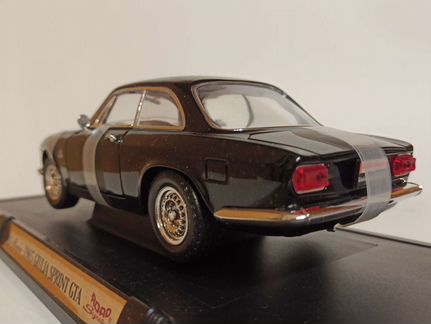 Alfa Romeo Gulia Sprint 1965 1:18