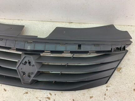 Решетка радиатора передняя Renault Logan 1