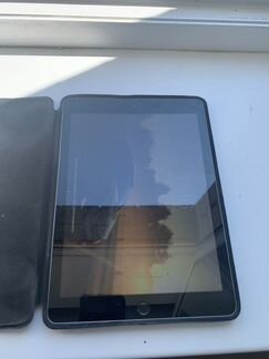 Продаю iPad 6 поколения 128 g