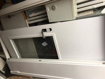 Дверь металическая со створкой и стеклом