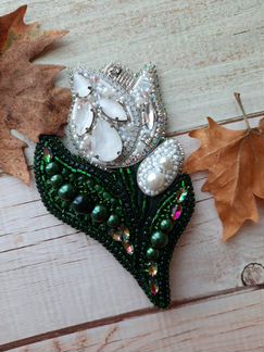 Брошь тюльпан