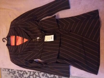 Костюм с юбкой