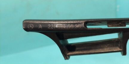 Направляющая переднего бампера Mercedes Benz W221