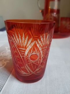 Графин со стаканами на блюде