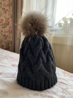 Шапка с натуральным помпоном