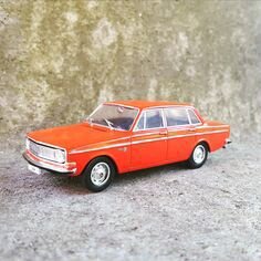 Модель Volvo 144 1:43