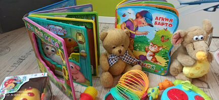 Игрушки пакетом музыкальные, книги, бизиборд