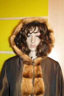 Пальто коричневое с капюшоном и норкой на кролике