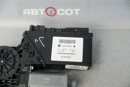 Моторчик стеклоподъемника передний правый VW Toua