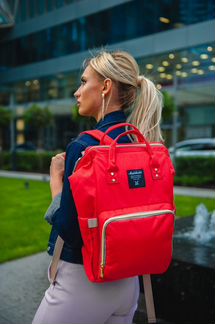 Сумка-рюкзак для мам красная