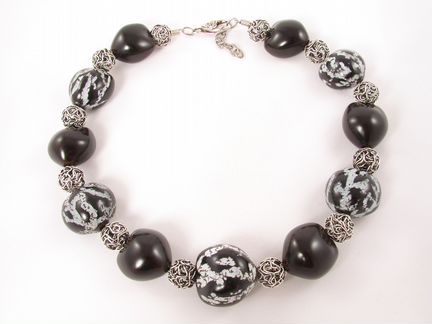 Бусы Магия черного