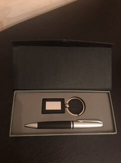 Ручка и брелок в подарочном наборе