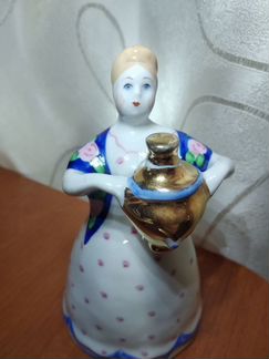 Фигурка СССР женщина с самоваром Дулево