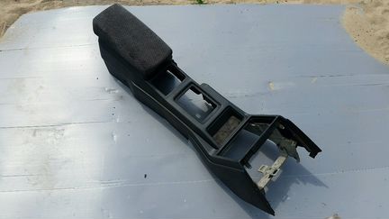 Консоль между сиденьями mitsubishi galant 6 E33A