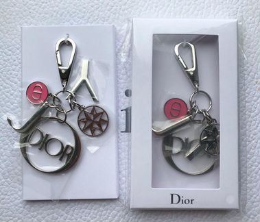 Dior фирменные брелки