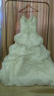 Продается свадебное платье со шлейфом