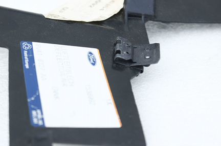 Дефлектор радиатора левый Ford Kuga 2008-12