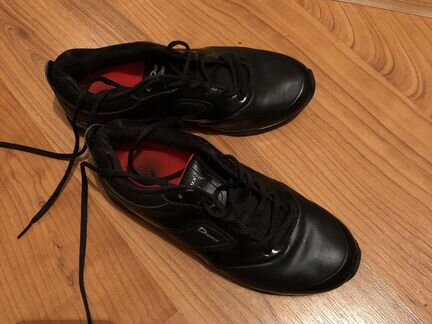 Кроссовки женские