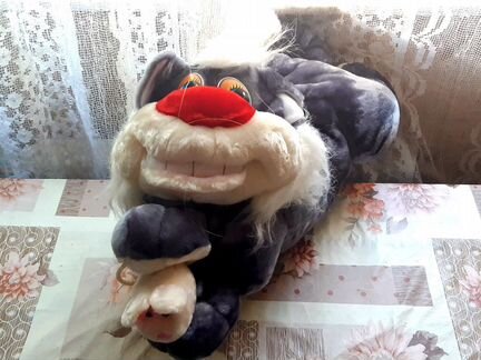 Кот с мышью (новый)