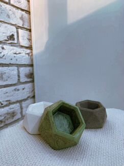 Кашпо из бетона и гипса