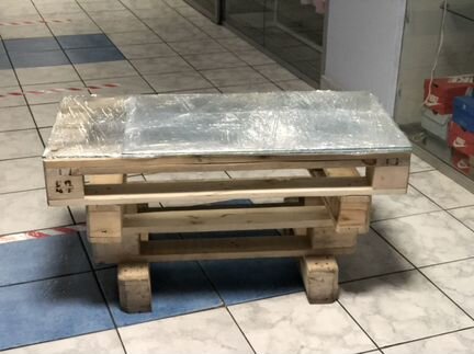 Стол из поддонов