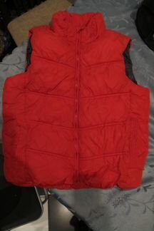 Красная теплая безрукавка ф. zara kids
