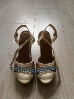 Продам новые босоножки