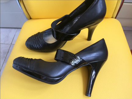 Новые классические туфли Carnaby р.39